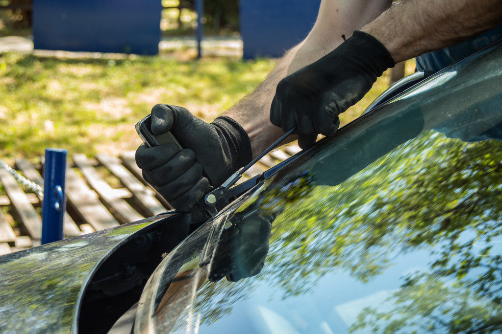 Fixing windshield